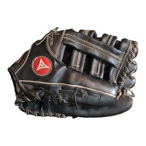 Vintage Regent Black Leather Baseball Glove Model 03271